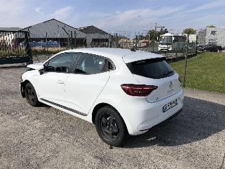 krockskadad bil auto Renault Clio 1.6 HYBRIDE 2022/3