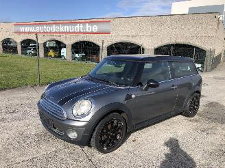 Schadeauto Mini Cooper 1.6 I 2010/2