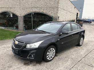 damaged passenger cars Chevrolet Cruze 1.8 2013/1