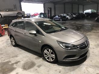 damaged passenger cars Opel Astra EDITION 1.6 CDTI 2017/2