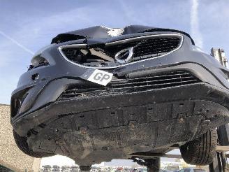 uszkodzony samochody osobowe Volvo V-40 2.0 D   R-DESIGN 2016/12