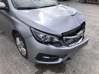 Peugeot 308 BREAK  1.2 T picture 9