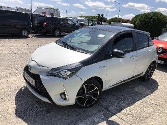 uszkodzony samochody osobowe Toyota Yaris 1.5 HYBRIDE 2018/1