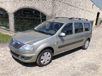 damaged passenger cars Dacia Logan 1.5 DCI 2011/5