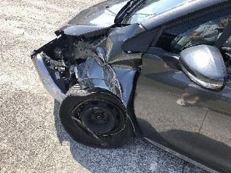 Peugeot 208 1.2 picture 8