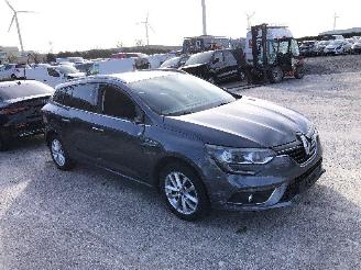 Coche accidentado Renault Mégane Grandtour 1.2 T 2017/8