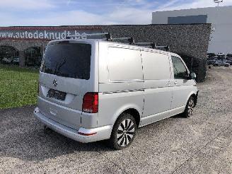 damaged passenger cars Volkswagen Transporter 2.0 TDI  150 2020/7