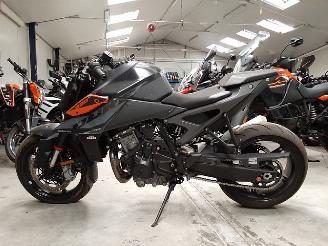 KTM 990 Super Duke  picture 2