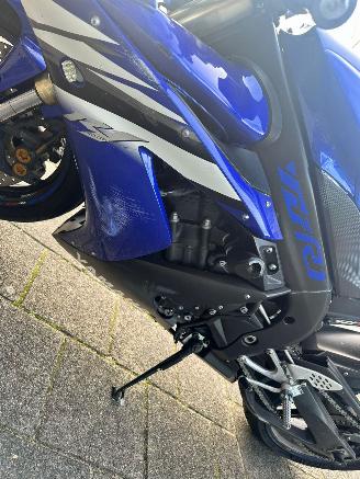 Yamaha YZF -R1  picture 6