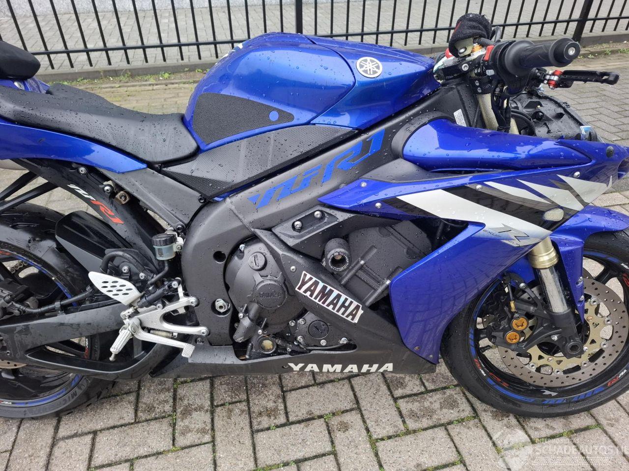 Yamaha YZF -R1 