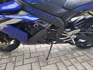 Yamaha YZF -R1  picture 11