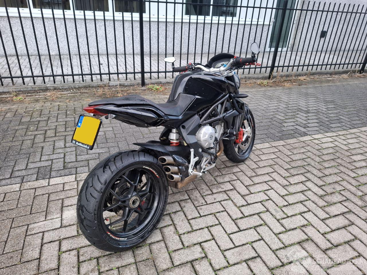 MV Agusta Brutale 675