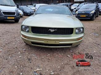 Auto da rottamare Ford USA Mustang Mustang V Convertible, Cabrio, 2005 / 2015 4.0 V6 2006/8