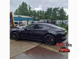 Coche siniestrado Porsche Panamera Panamera (YA), Liftback, 2023 4.0 V8 32V Turbo S E-Hybrid 2025/1