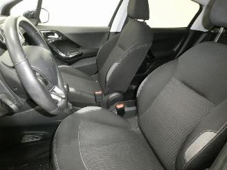 Peugeot 208 II picture 17