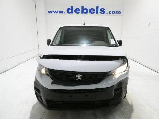 krockskadad bil bedrijf Peugeot Partner 1.5D  PREMIUM 2023/4