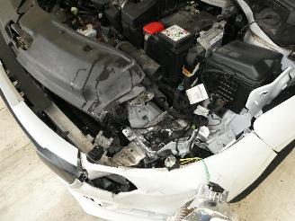 Peugeot 208 1.2 picture 4