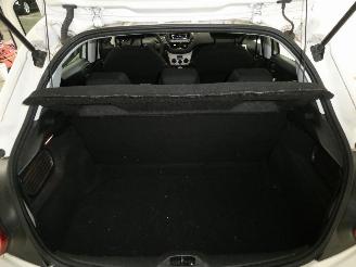 Peugeot 208 1.2 picture 18