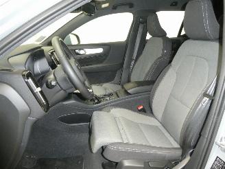 Volvo XC40 MOMENTUM picture 17