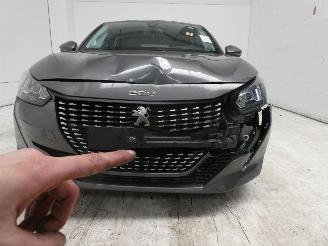 Peugeot 208 ALLURE PURE TECH 1.2 picture 4