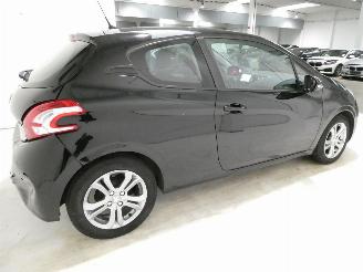 Peugeot 208 1.2 ACTIVE picture 10