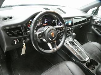 Porsche Macan S picture 23