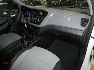 Hyundai I-20 1.3 picture 12