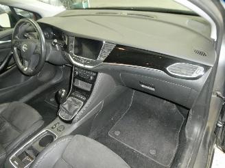 Opel Astra TOURER picture 12