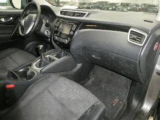 Nissan Qashqai 1.2 picture 10