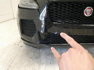 Jaguar E-Pace 2.0D S picture 3