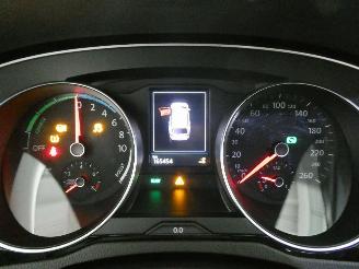 Volkswagen Passat GTE picture 18