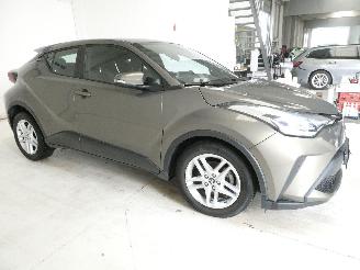Toyota C-HR  picture 2