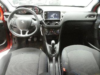 Peugeot 208 SIGNATURE picture 14