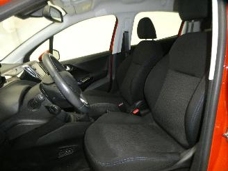Peugeot 208 SIGNATURE picture 17