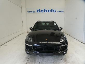Vaurioauto  passenger cars Porsche Cayenne 3.0 E HYBRID 2017/9