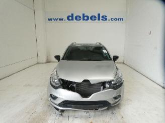 Damaged car Renault Clio IV GRANDTOUR 2017/4