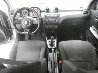 Suzuki Swift GL picture 17