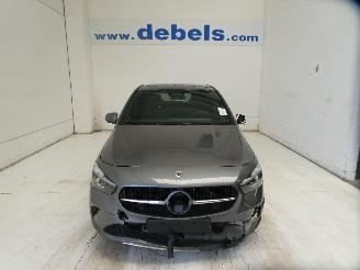 krockskadad bil auto Mercedes B-klasse 180 D 2025/12