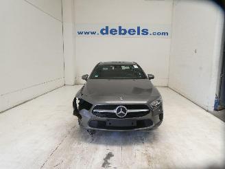 krockskadad bil auto Mercedes A-klasse 2.0 A 180 D BUSINESS 2021/11