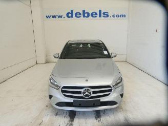 krockskadad bil auto Mercedes B-klasse 180 D 2020/4
