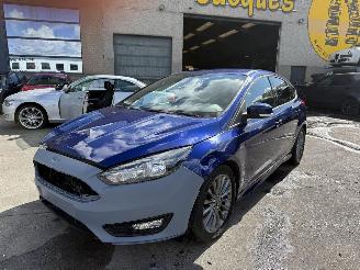 Voiture accidenté Ford Focus ST-LINE 2018/1