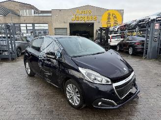 Schadeauto Peugeot 208 1.2I 2018/2