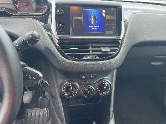 Peugeot 208 1.2I picture 14
