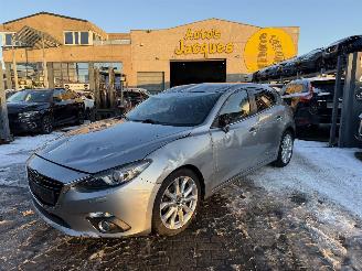 Vaurioauto  passenger cars Mazda 3 2.0 SKYACTIV 2014/9