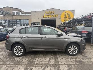 Schadeauto Fiat Tipo 1.4 LOUNGE 2018/2