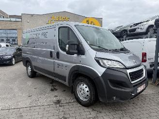 uszkodzony samochody osobowe Peugeot Boxer 2.2 BLUEHDI L2H1 2020/2
