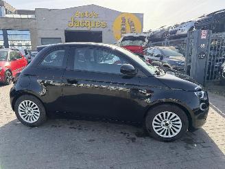 Vaurioauto  passenger cars Fiat 500E  2022/10