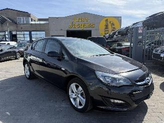 Auto incidentate Opel Astra 1.4I COMFORT 2013/2