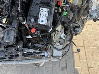 Peugeot 208 1.2I picture 15