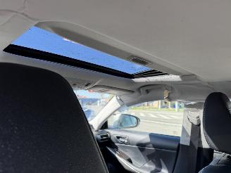 Lexus IS 300H picture 13